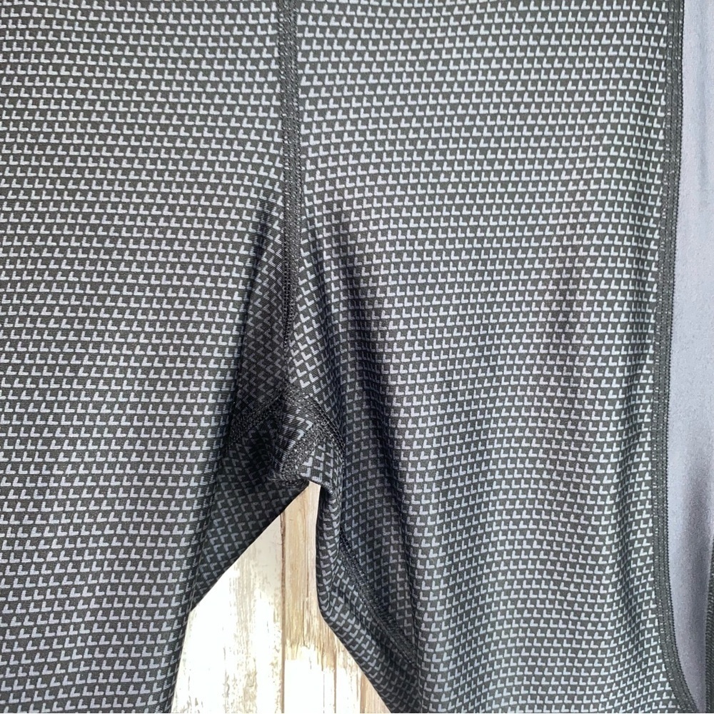 Under Armor Black Patterned Compression Leggings - Picture 4 of 5